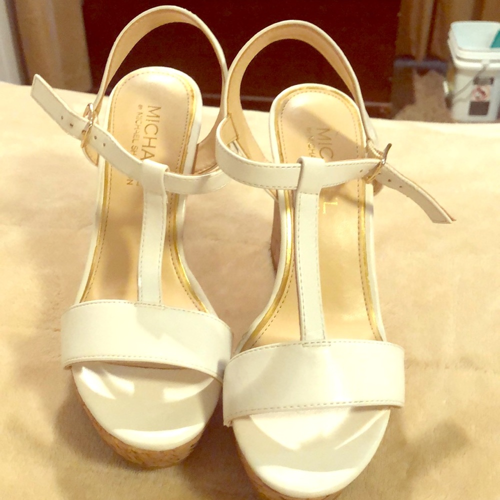 Clean, only worn twice! Size 6